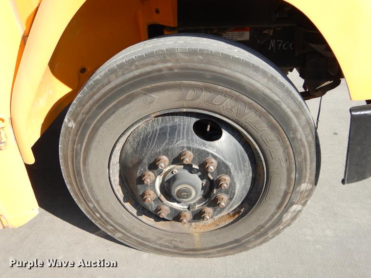 image for item DC0351 2004 Freightliner FS65 Thomas school bus