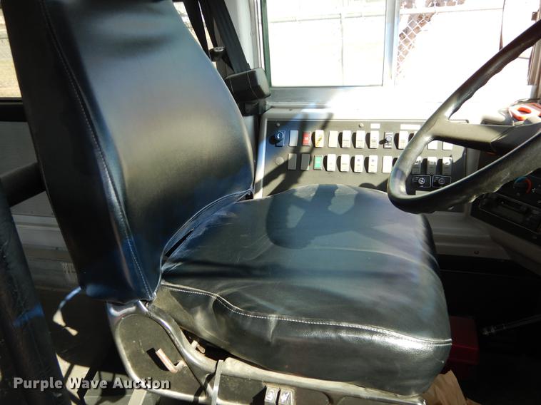 image for item DC0351 2004 Freightliner FS65 Thomas school bus