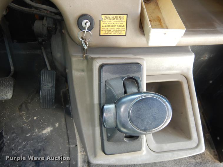 image for item DC0351 2004 Freightliner FS65 Thomas school bus