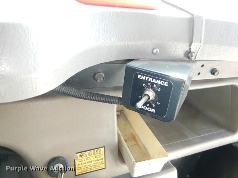 image for item DC0351 2004 Freightliner FS65 Thomas school bus