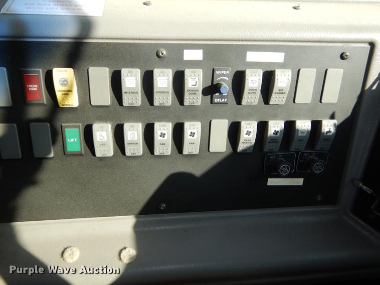 image for item DC0351 2004 Freightliner FS65 Thomas school bus