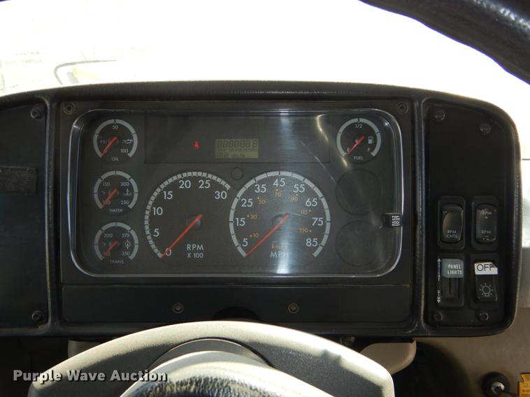 image for item DC0351 2004 Freightliner FS65 Thomas school bus