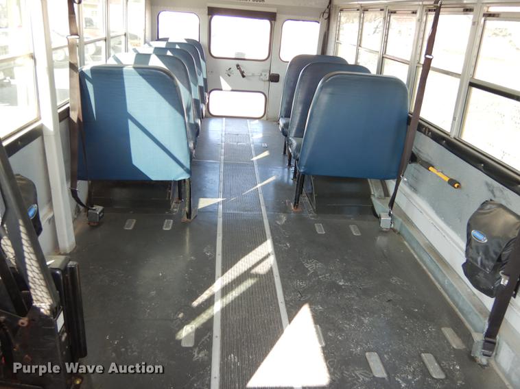 image for item DC0351 2004 Freightliner FS65 Thomas school bus