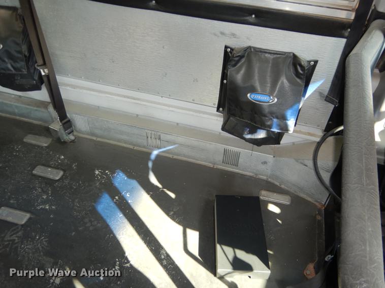 image for item DC0351 2004 Freightliner FS65 Thomas school bus