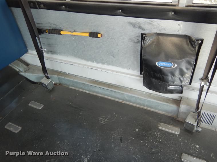 image for item DC0351 2004 Freightliner FS65 Thomas school bus