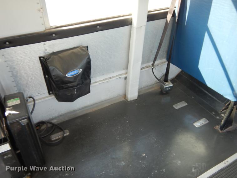 image for item DC0351 2004 Freightliner FS65 Thomas school bus