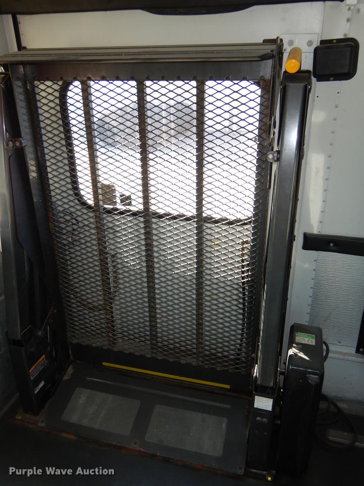 image for item DC0351 2004 Freightliner FS65 Thomas school bus