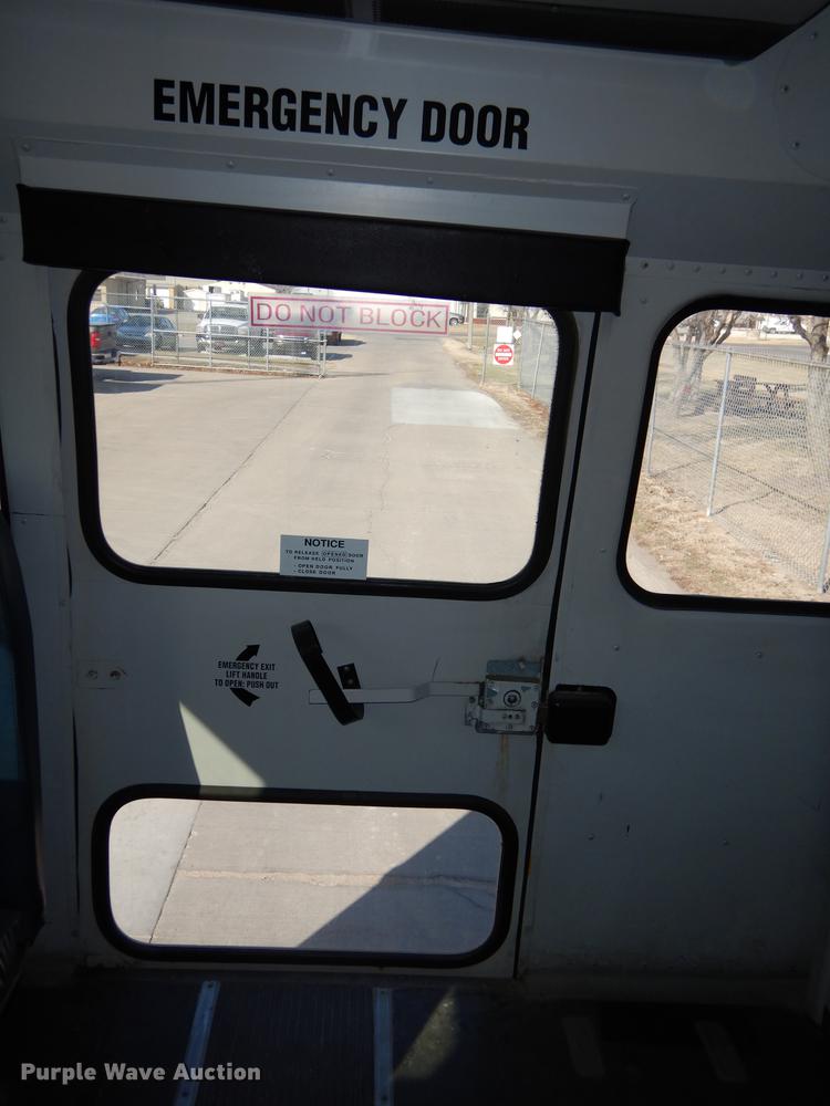 image for item DC0351 2004 Freightliner FS65 Thomas school bus