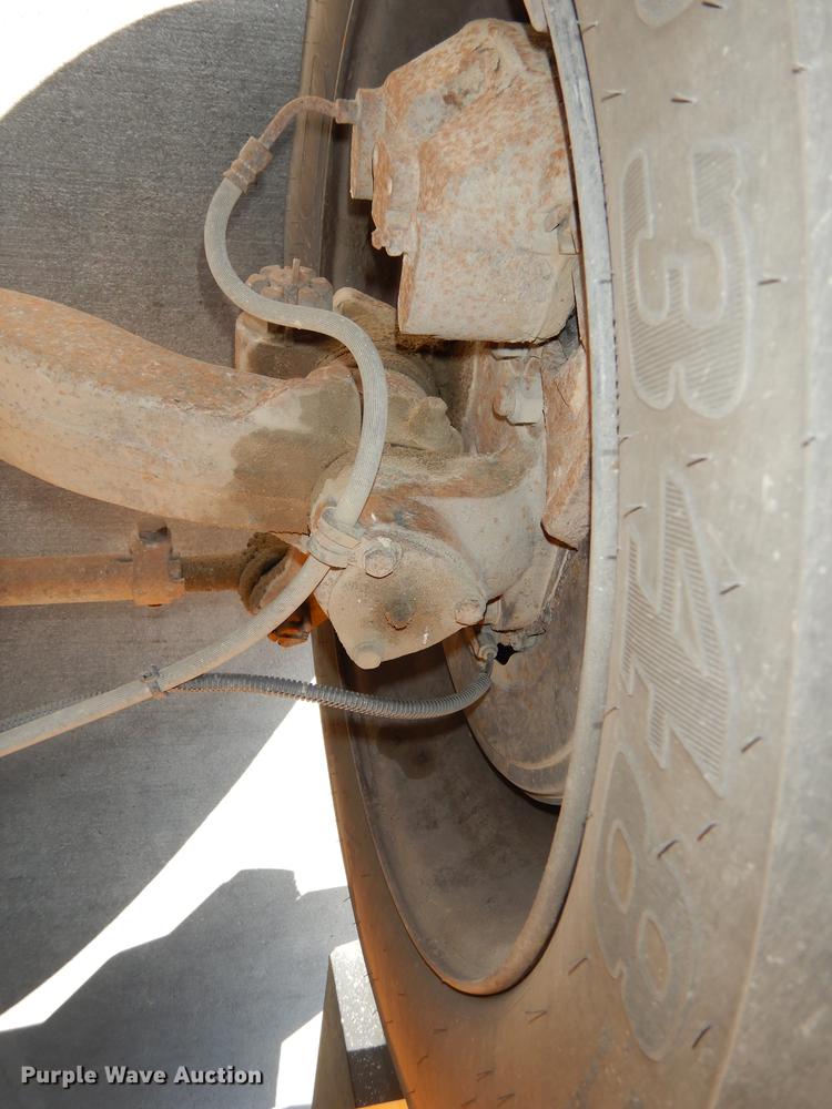 image for item DC0351 2004 Freightliner FS65 Thomas school bus