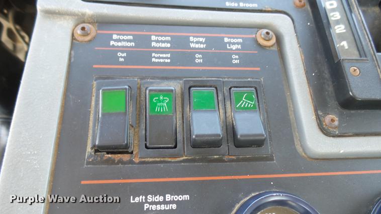 image for item DC1782 1989 GMC Forward W7 platform truck