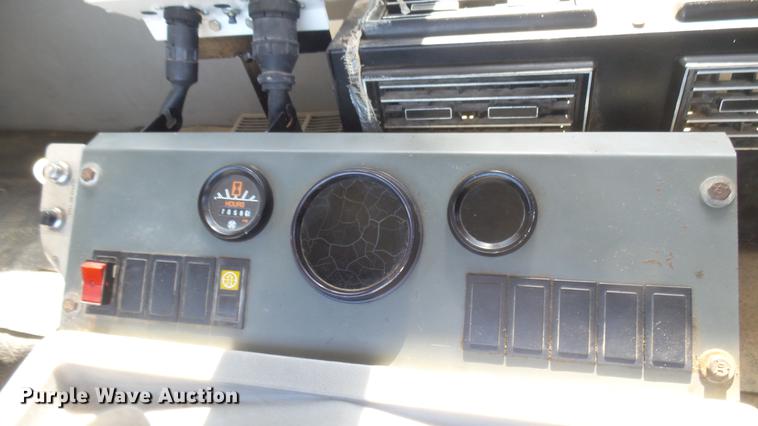 image for item DC1782 1989 GMC Forward W7 platform truck