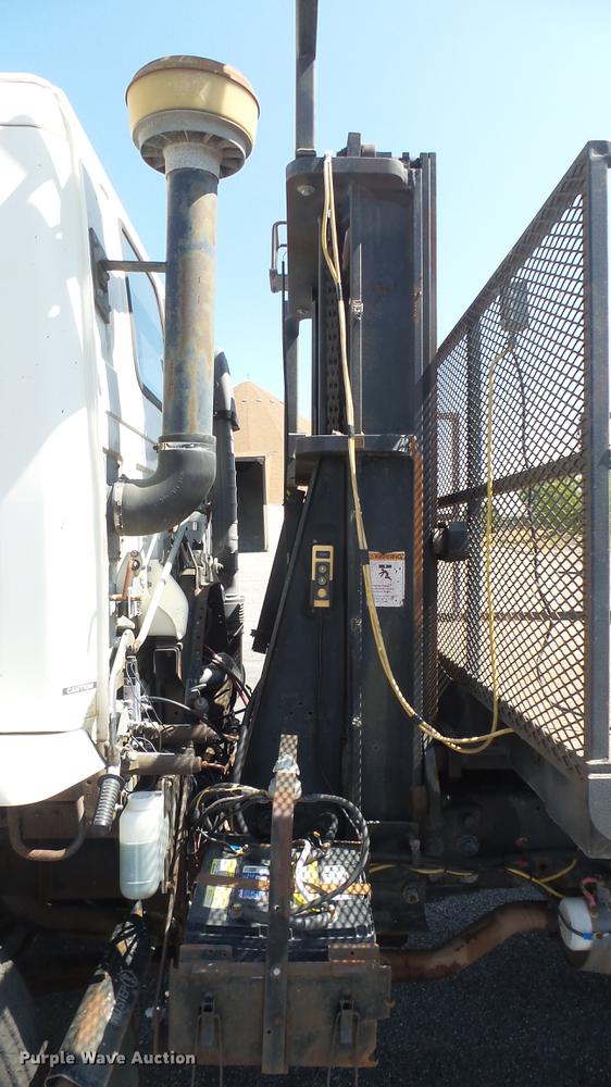 image for item DC1782 1989 GMC Forward W7 platform truck