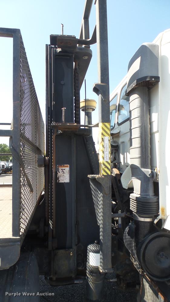 image for item DC1782 1989 GMC Forward W7 platform truck