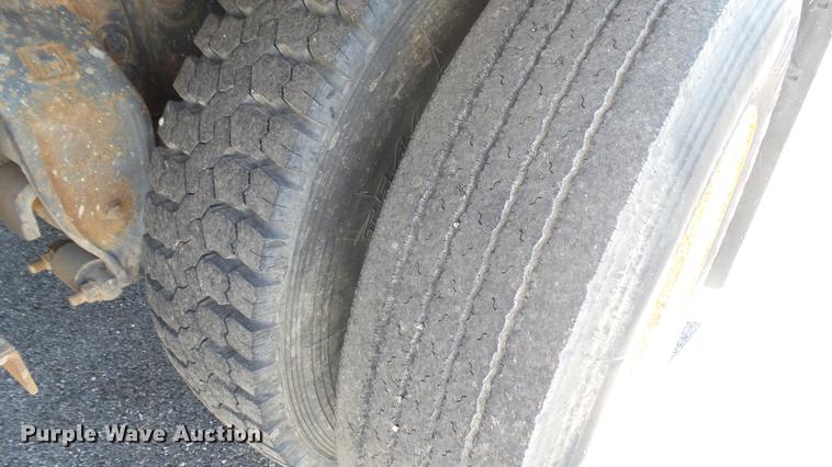 image for item DC1782 1989 GMC Forward W7 platform truck