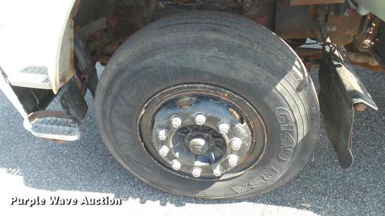 image for item DC1782 1989 GMC Forward W7 platform truck