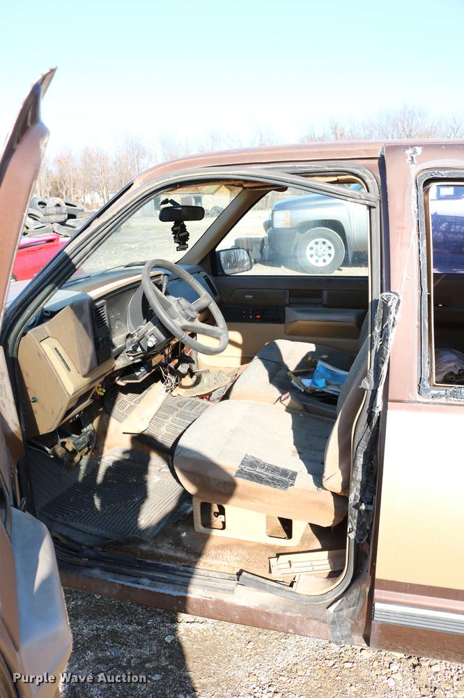 image for item DC3500 1988 Chevrolet 1500 Ext. Cab pickup truck