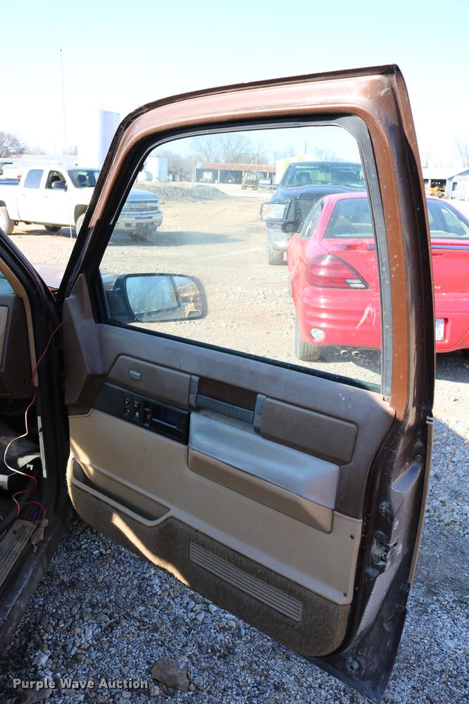 image for item DC3500 1988 Chevrolet 1500 Ext. Cab pickup truck