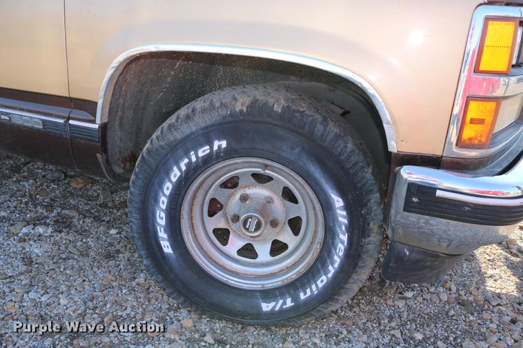 image for item DC3500 1988 Chevrolet 1500 Ext. Cab pickup truck