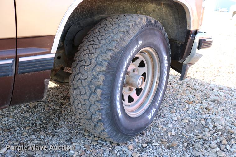 image for item DC3500 1988 Chevrolet 1500 Ext. Cab pickup truck