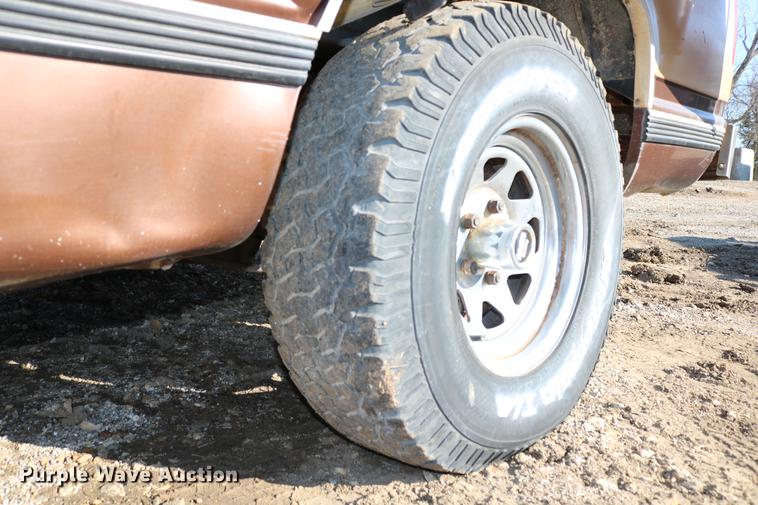 image for item DC3500 1988 Chevrolet 1500 Ext. Cab pickup truck