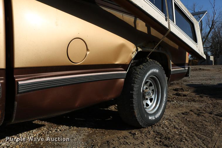 image for item DC3500 1988 Chevrolet 1500 Ext. Cab pickup truck