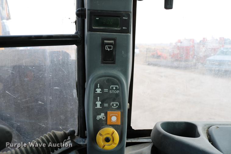 image for item DC3533 1998 New Holland TS110 tractor