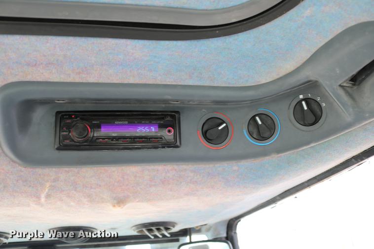 image for item DC3533 1998 New Holland TS110 tractor