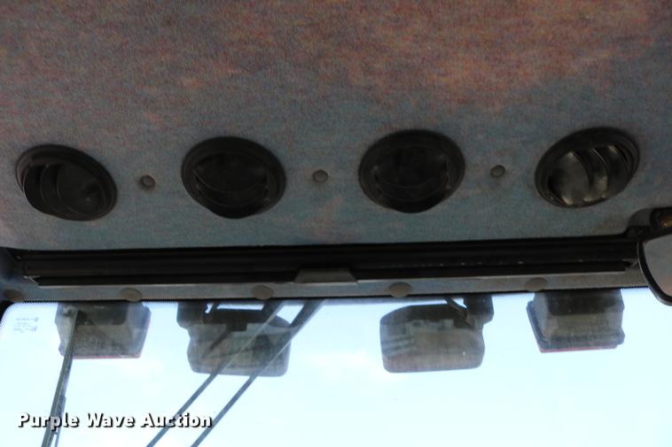 image for item DC3533 1998 New Holland TS110 tractor