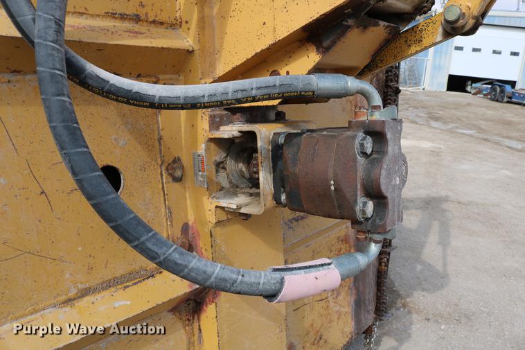 image for item DC3533 1998 New Holland TS110 tractor