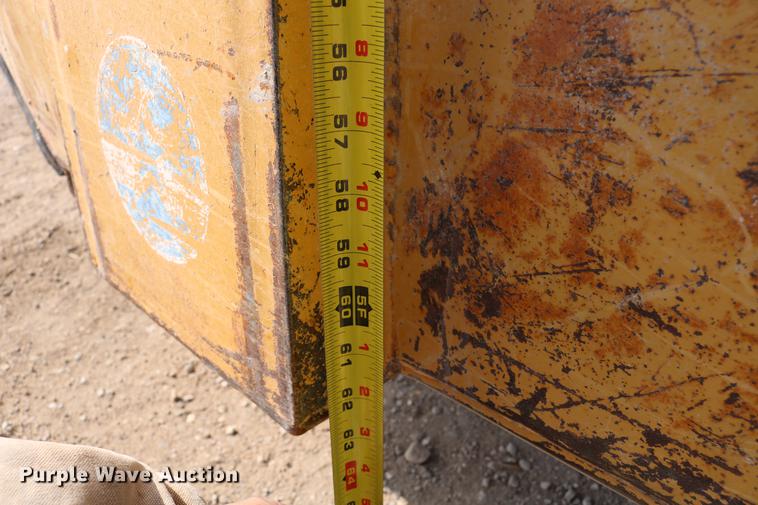 image for item DC3533 1998 New Holland TS110 tractor