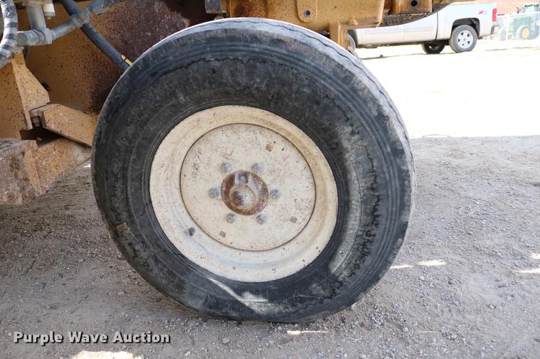 image for item DC3533 1998 New Holland TS110 tractor