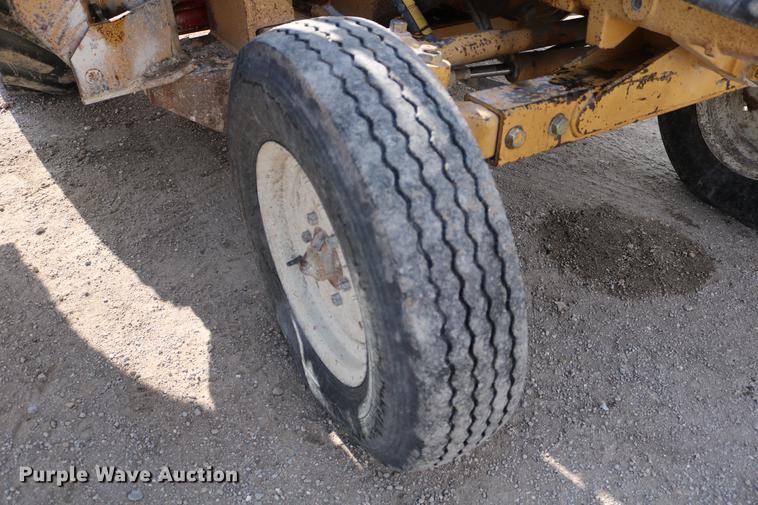 image for item DC3533 1998 New Holland TS110 tractor