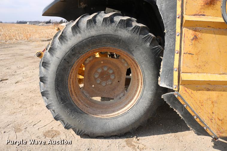 image for item DC3533 1998 New Holland TS110 tractor