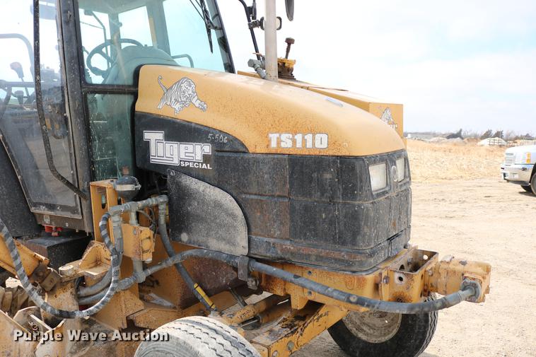 image for item DC3533 1998 New Holland TS110 tractor