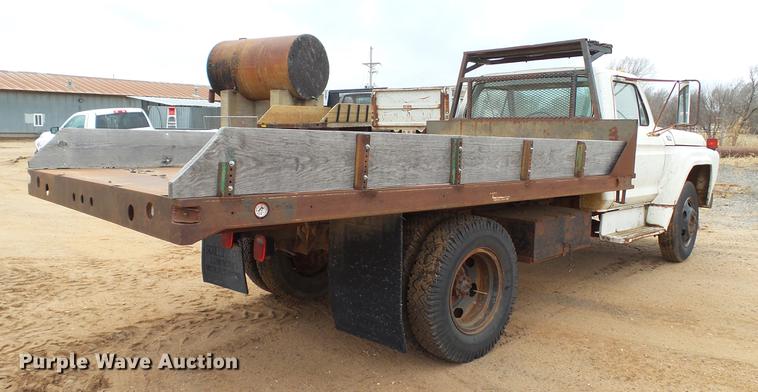 image for item DC4248 1974 Ford F600 flatbed truck