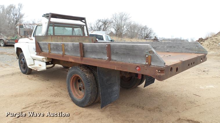 image for item DC4248 1974 Ford F600 flatbed truck