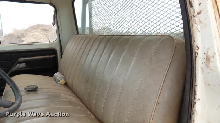 image for item DC4248 1974 Ford F600 flatbed truck