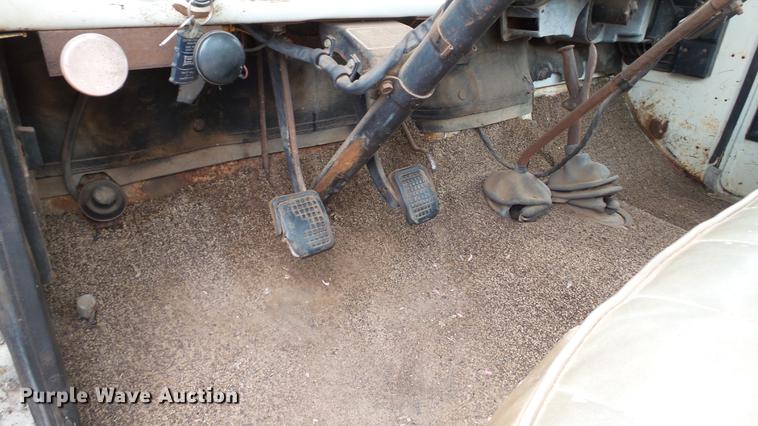 image for item DC4248 1974 Ford F600 flatbed truck