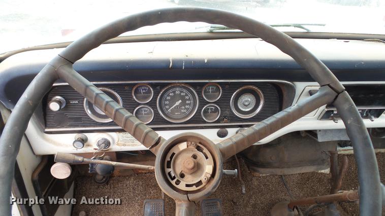 image for item DC4248 1974 Ford F600 flatbed truck