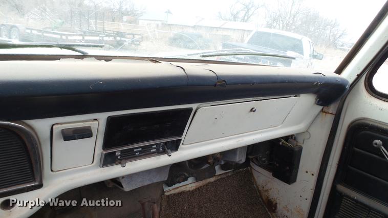 image for item DC4248 1974 Ford F600 flatbed truck