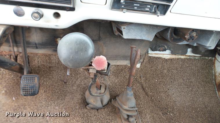 image for item DC4248 1974 Ford F600 flatbed truck