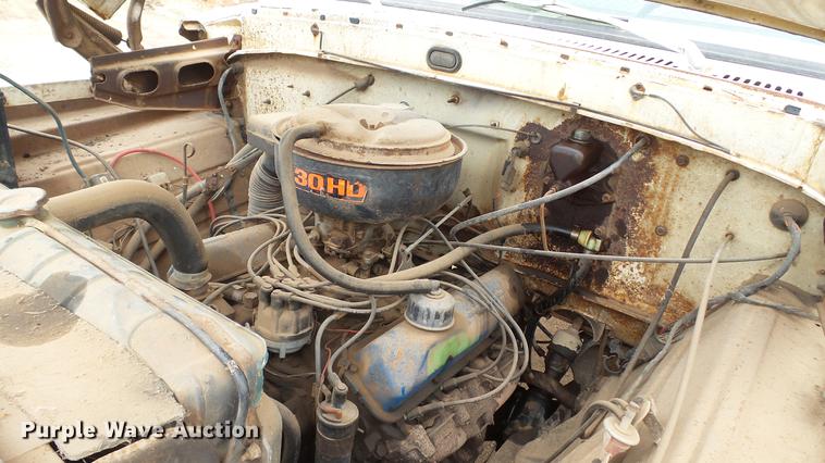 image for item DC4248 1974 Ford F600 flatbed truck