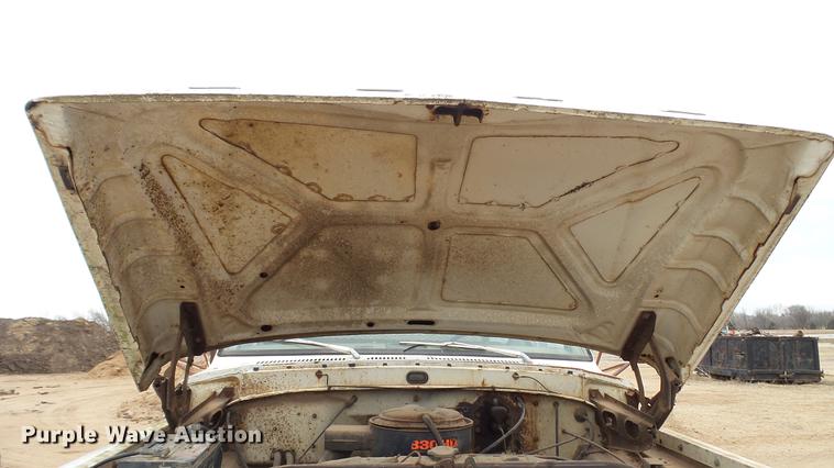 image for item DC4248 1974 Ford F600 flatbed truck