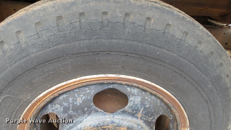 image for item DC4248 1974 Ford F600 flatbed truck