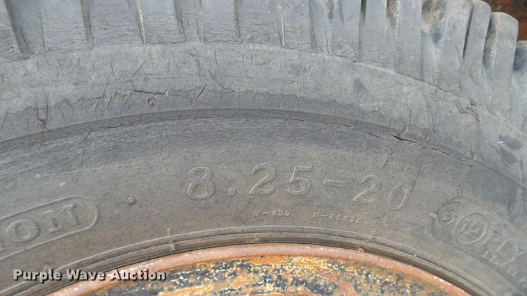 image for item DC4248 1974 Ford F600 flatbed truck