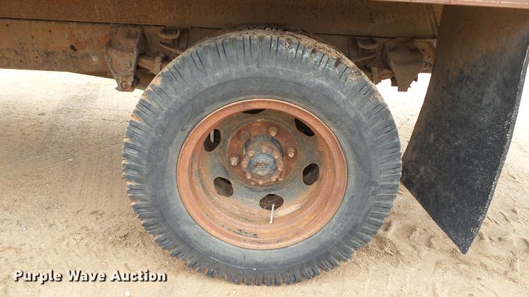 image for item DC4248 1974 Ford F600 flatbed truck