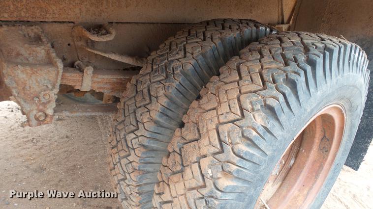 image for item DC4248 1974 Ford F600 flatbed truck