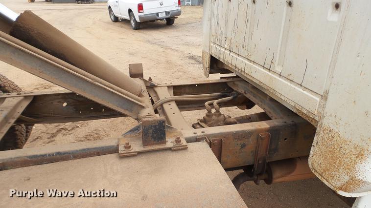 image for item DC4248 1974 Ford F600 flatbed truck