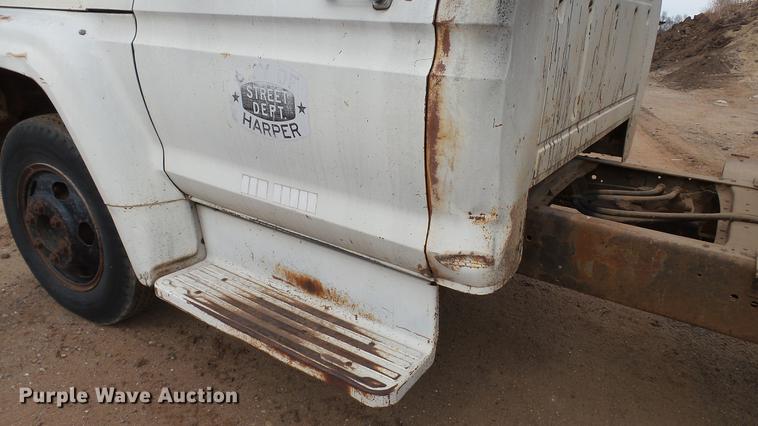 image for item DC4248 1974 Ford F600 flatbed truck