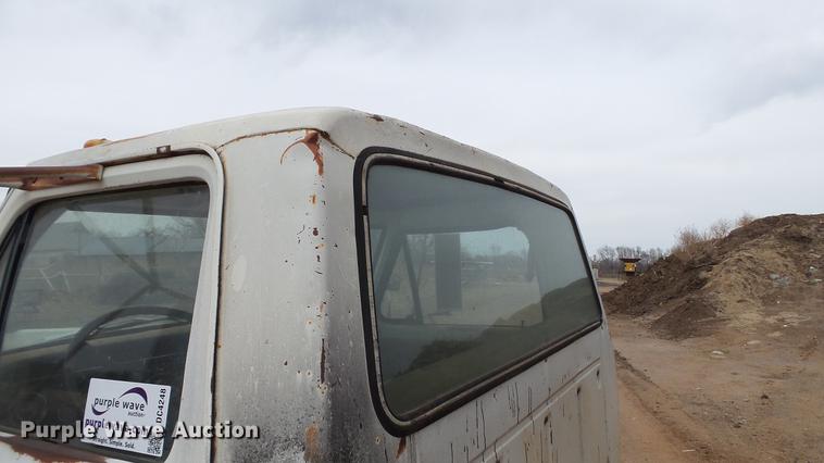 image for item DC4248 1974 Ford F600 flatbed truck